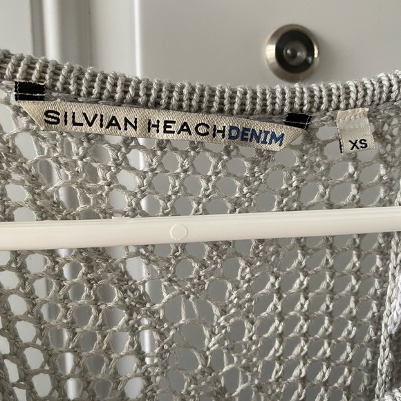 White and grey poncho style too/sweater - Picture 4 of 4